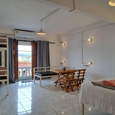 8 Sleeper Street Guesthouse-3